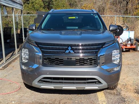 Used 2022 Mitsubishi Outlander SEL image 2