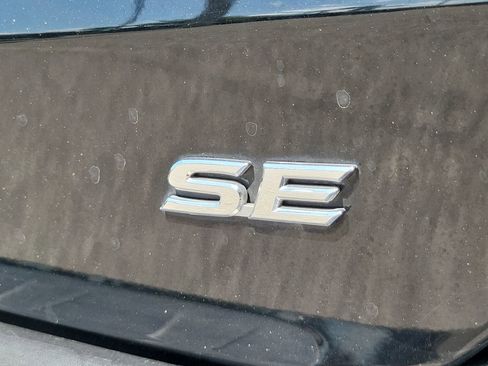 Used 2018 Toyota Sienna SE image 31