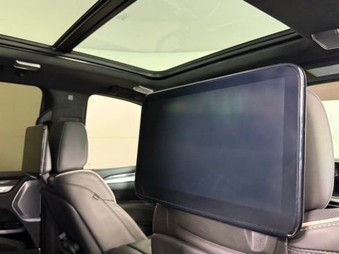 Used 2025 Cadillac Escalade ESV V w/ LPO, ONYX Package image 28