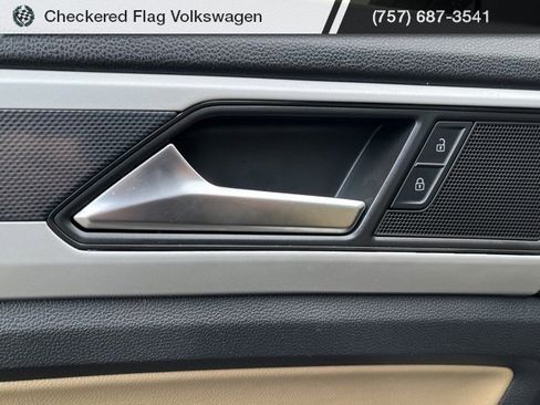 Used 2022 Volkswagen Atlas Cross Sport SE image 17