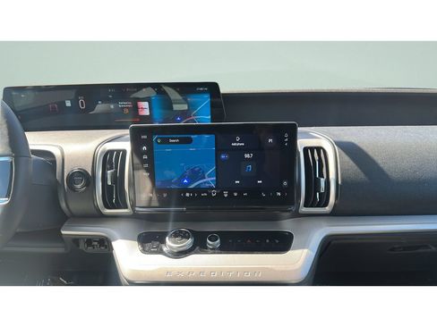 Used 2025 Ford Expedition Max Active AWD/4WD image 16