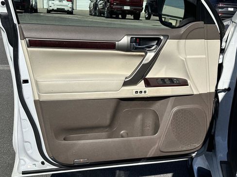 Used 2019 Lexus GX 460 image 19