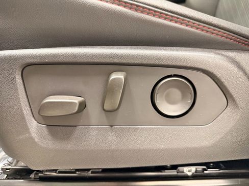 Used 2024 GMC Canyon AT4X image 24