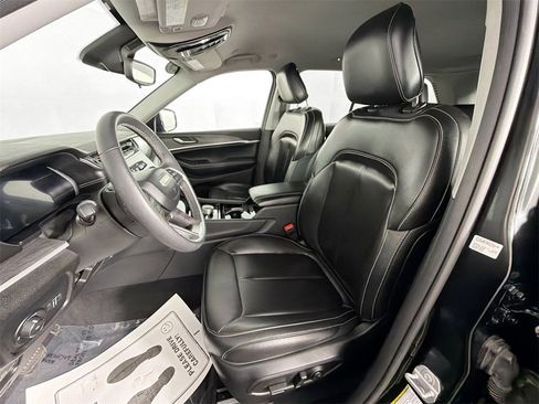 Used 2023 Jeep Grand Cherokee Limited image 19