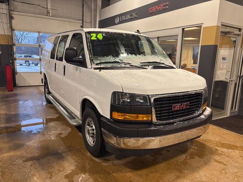Used 2024 GMC Savana 2500 w/ Driver Convenience Package image 3
