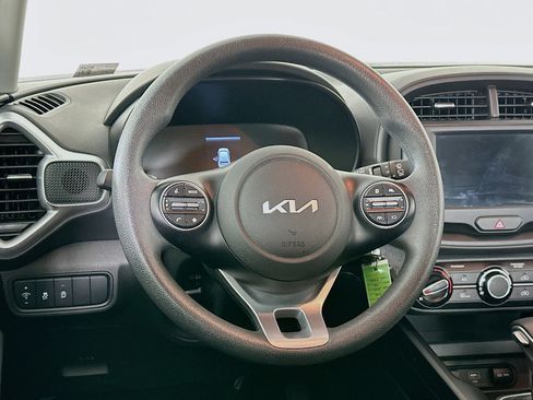 Used 2025 Kia Soul LX w/ LX Technology Package FWD image 18