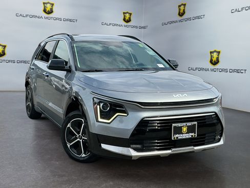 Used 2024 Kia Niro SX FWD image 3