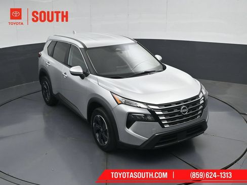 Used 2024 Nissan Rogue SV AWD/4WD image 47