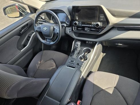 Used 2023 Toyota Highlander LE AWD/4WD image 21