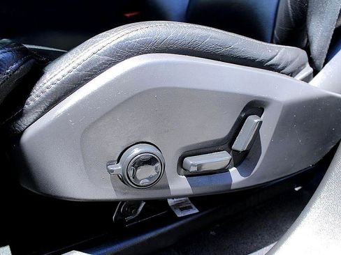 Used 2019 Volvo XC60 T6 Momentum w/ Advanced Package image 11