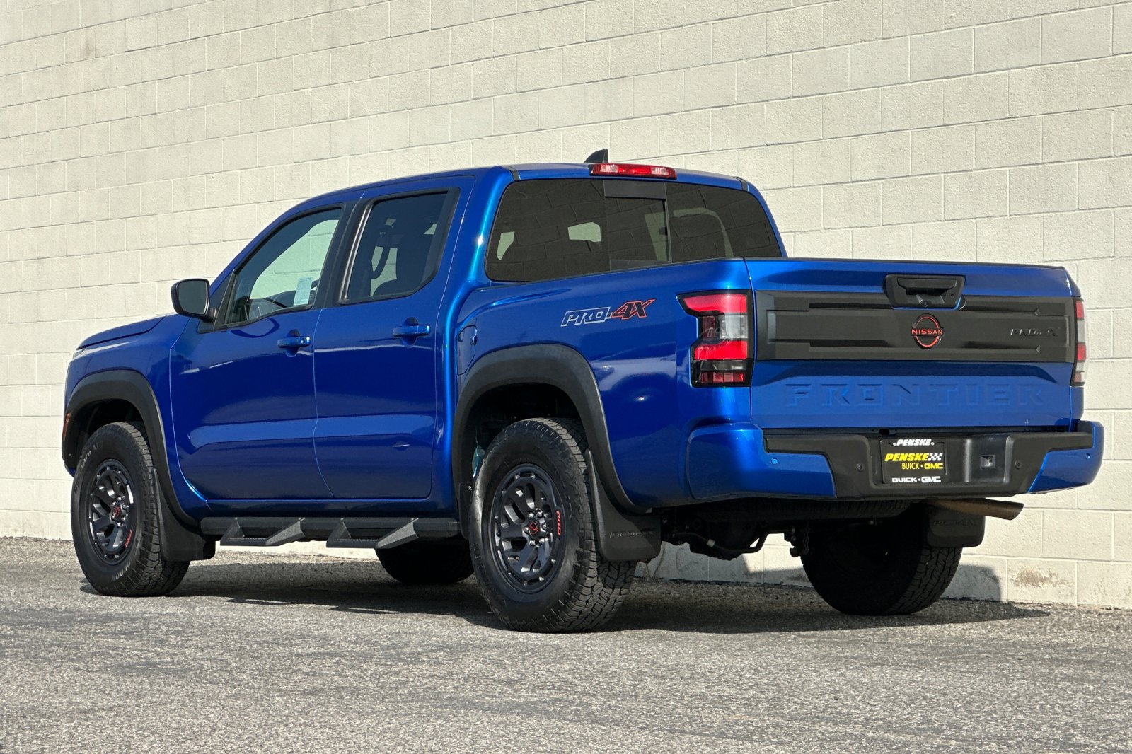 Used 2025 Nissan Frontier PRO-4X AWD/4WD image 6