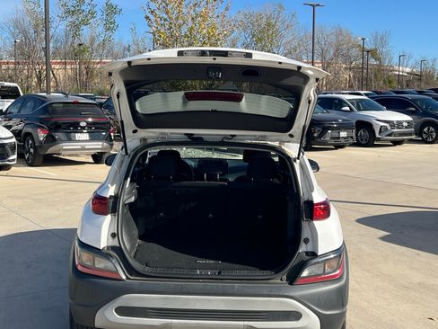 Used 2022 Hyundai Kona SEL w/ Convenience Package image 15