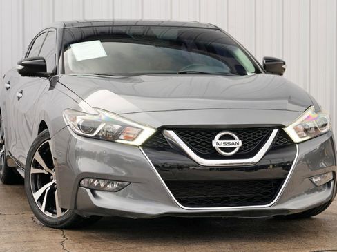 Used 2018 Nissan Maxima Platinum image 2