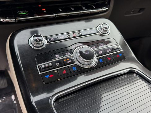 Certified 2023 Lincoln Nautilus Reserve w/ Luxury Package image 18