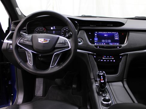 Certified 2023 Cadillac XT5 Premium Luxury image 2