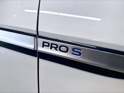 Used 2023 Volkswagen ID.4 Pro S Plus RWD image 33