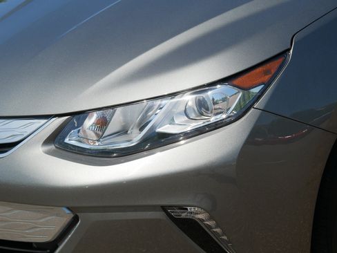 Used 2016 Chevrolet Volt LT w/ Comfort Package FWD image 16