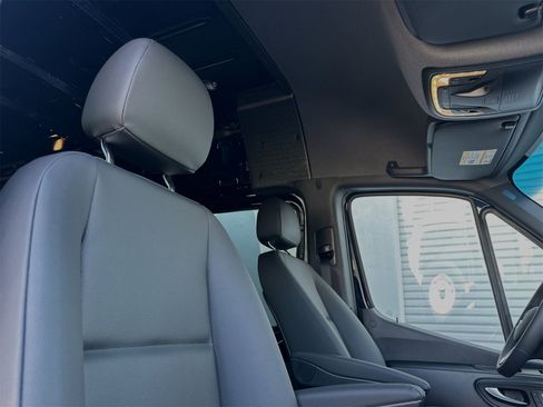 Used 2024 Mercedes-Benz Sprinter 2500 image 18