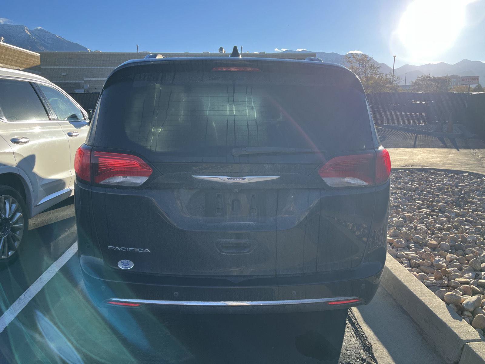 Used 2020 Chrysler Pacifica Touring-L FWD image 5