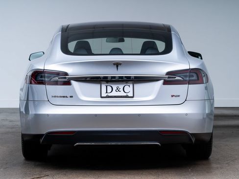 Used 2014 Tesla Model S 85 RWD image 5