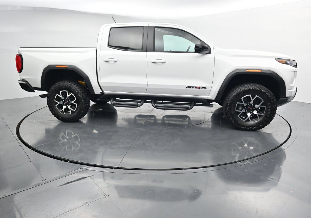 Used 2024 GMC Canyon AT4X AWD/4WD image 9