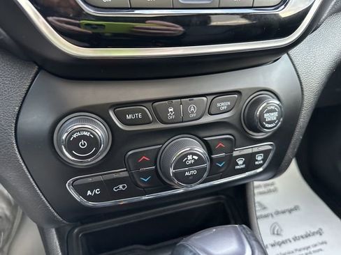 Used 2021 Jeep Cherokee Limited w/ Elite Package image 24