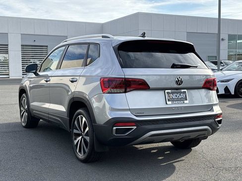 Used 2023 Volkswagen Taos SE w/ Panoramic Sunroof Package FWD image 5
