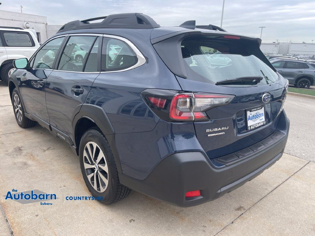 Used 2025 Subaru Outback AWD/4WD image 3