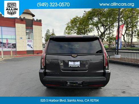Used 2017 Cadillac Escalade ESV Luxury RWD image 5