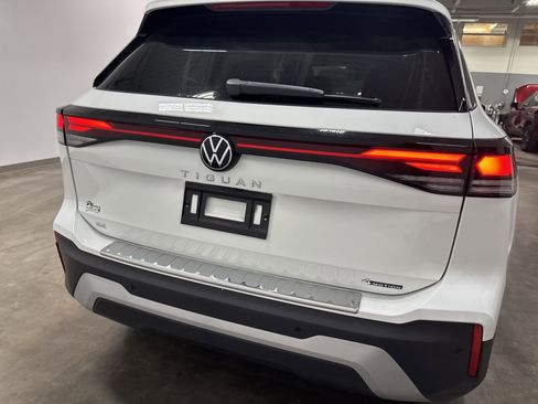 New 2025 Volkswagen Tiguan SE image 4
