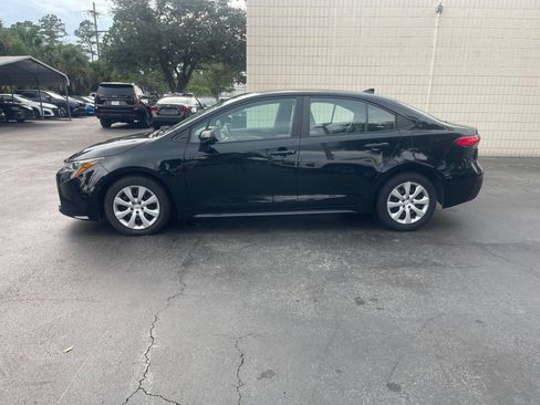 Used 2025 Toyota Corolla LE FWD image 2