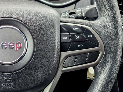 Used 2019 Jeep Cherokee Latitude w/ Popular Appearance Group image 31