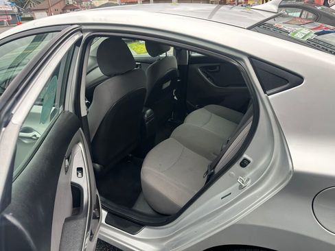 Used 2015 Hyundai Elantra SE FWD image 11