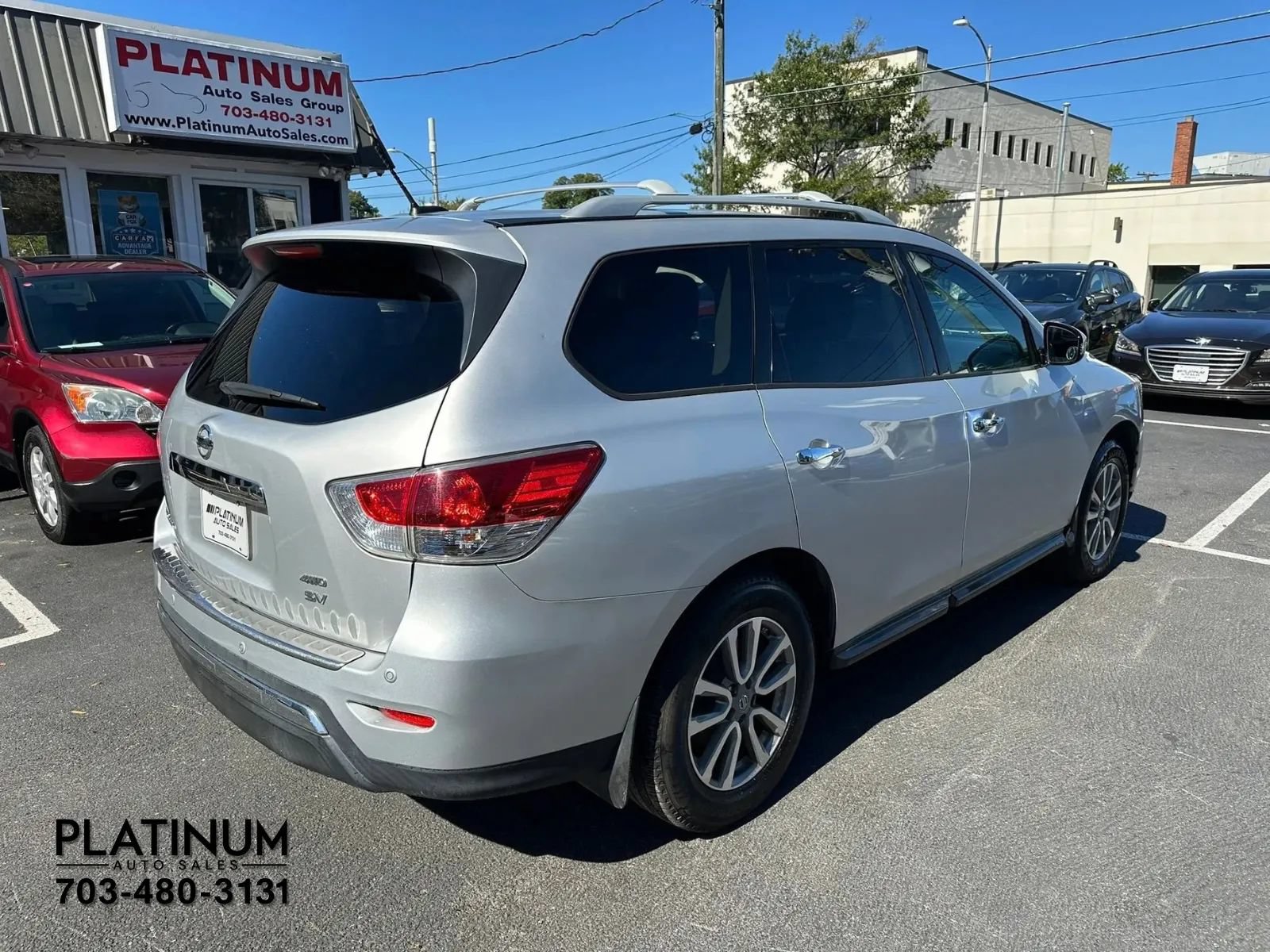 Used 2015 Nissan Pathfinder SV w/ Cargo Package FWD image 5