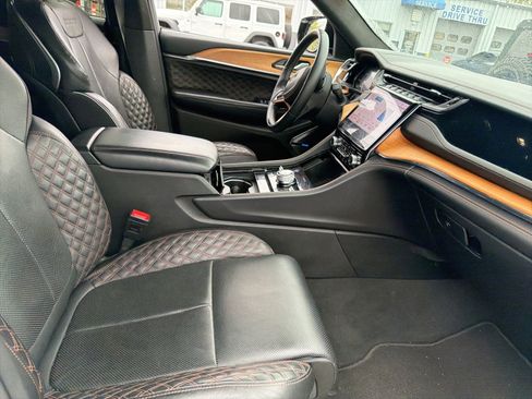 Used 2023 Jeep Grand Cherokee L Summit AWD/4WD image 3