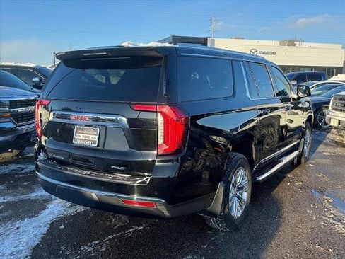 Used 2022 GMC Yukon XL SLT w/ SLT Premium Package image 5