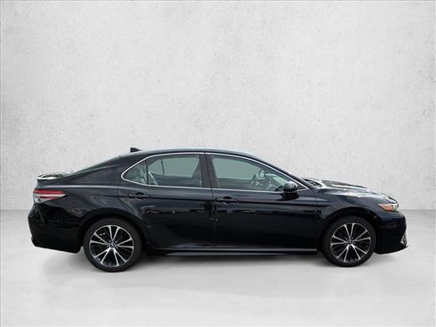 Used 2019 Toyota Camry SE FWD image 4