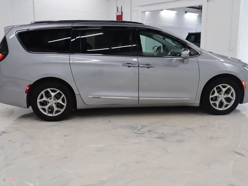 Used 2019 Chrysler Pacifica Limited FWD image 8