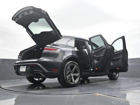 Certified 2025 Porsche Macan AWD/4WD image 26