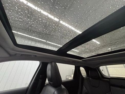 Used 2019 Jeep Cherokee Limited image 29