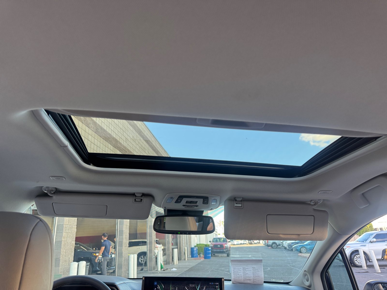 Certified 2026 Toyota Sienna XLE FWD image 21