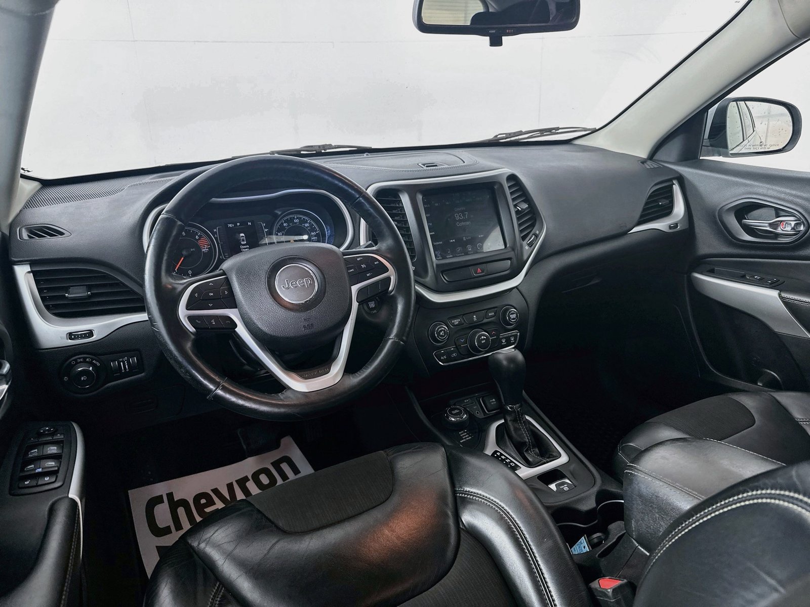 Used 2018 Jeep Cherokee Latitude Plus w/ Cold Weather Group AWD/4WD image 21