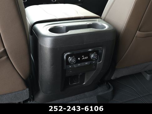 Used 2025 Chevrolet Suburban High Country AWD/4WD image 31