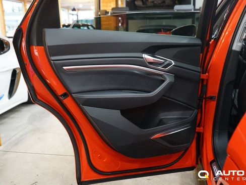 Used 2022 Audi e-tron Premium Plus w/ Premium Plus Package image 31