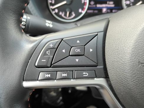 Used 2025 Nissan Sentra SR w/ SR Premium Package FWD image 34