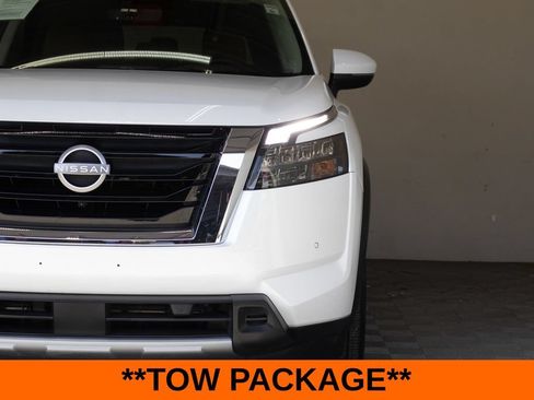 Used 2025 Nissan Pathfinder Platinum w/ Cargo Package FWD image 5