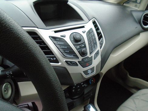 Used 2011 Ford Fiesta SE w/ 201A Rapid Spec Order Code image 18