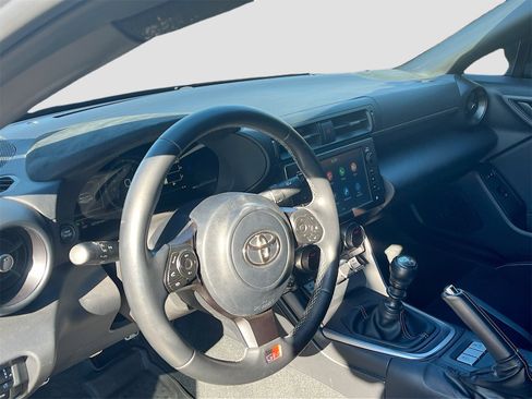 Used 2024 Toyota GR86 Premium image 9