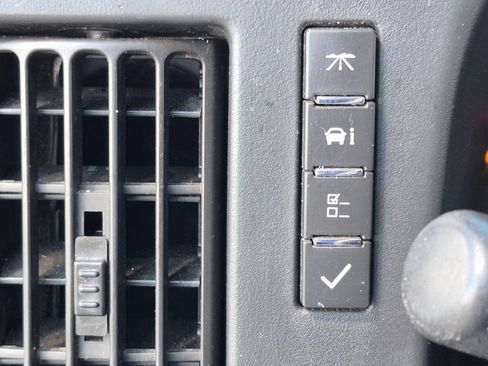Used 2015 Chevrolet Express 2500 RWD image 17