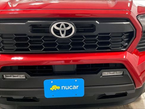 Certified 2024 Toyota Tacoma TRD Off-Road image 32